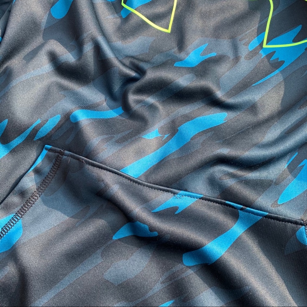 Under armor pull over - Picture 4 of 5